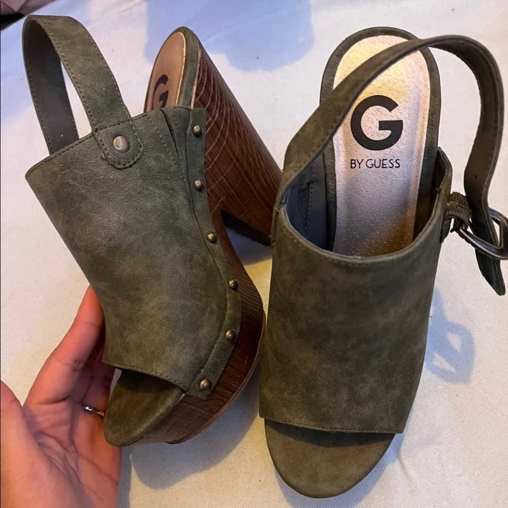 CUTE GREEN WEDGES